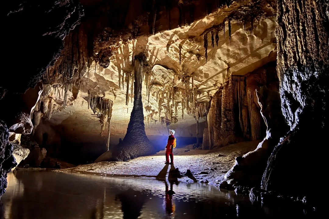 Tour de 1 Día: Espeleología en Cueva de las Golondrinas y Campos de Cristal de Huixian