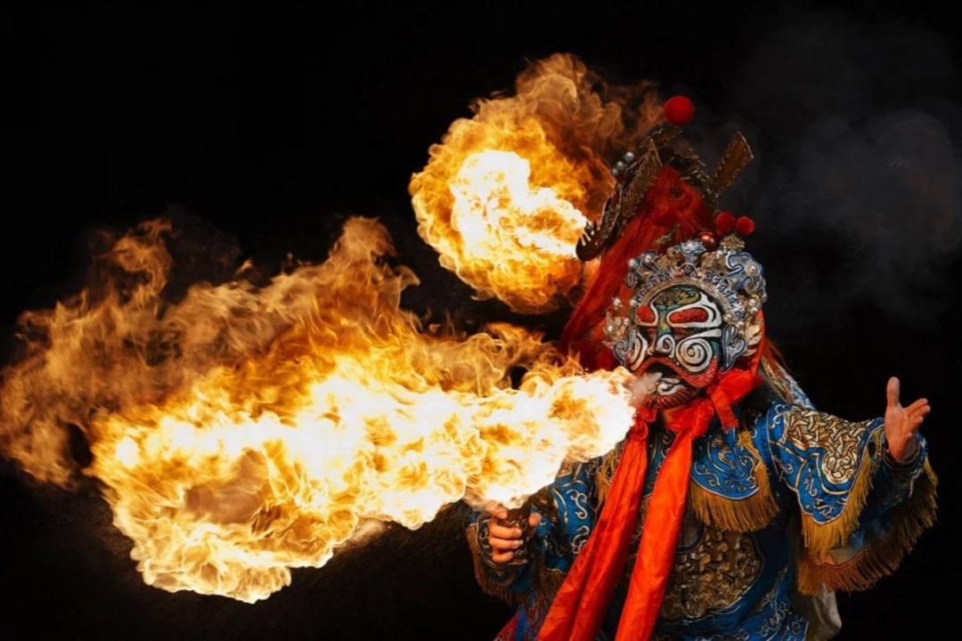 Half Day Sichuan Opera Face-Changing and Fire-Spitting Show