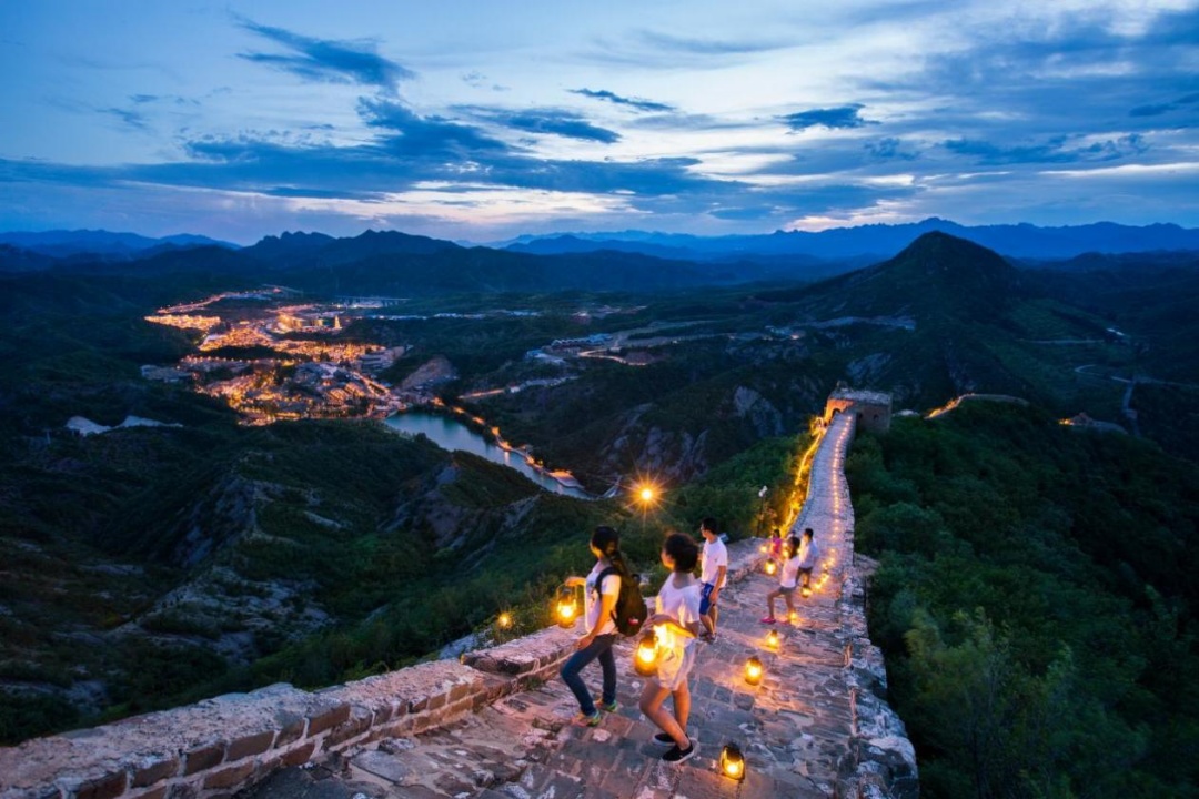 Tour Privado de 4 Días por los Lugares Emblemáticos de Pekín y la Gran Muralla Nocturna