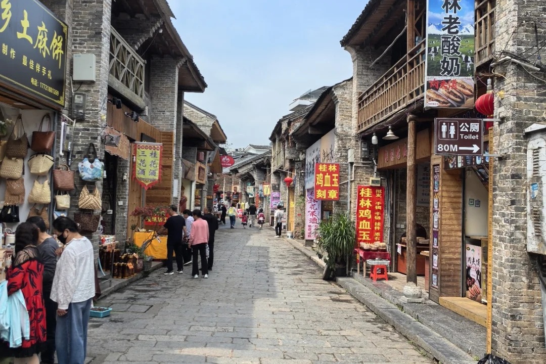 Pueblo Antiguo de Xingping — Antigua Localidad Milenaria junto al Río Li con el Emblemático Paisaje del Billete de 20 Yuanes